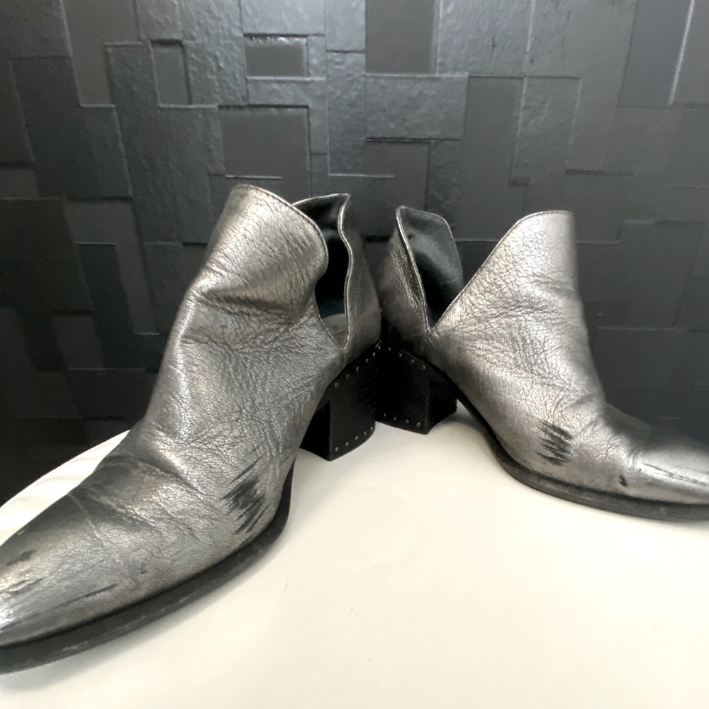 Vince Camuto ....Petran Bootie 🔭👽